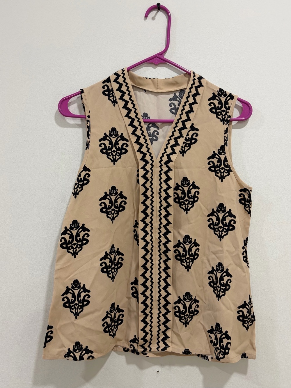 Sleeveless Beige Blouse with Black Printed Motif